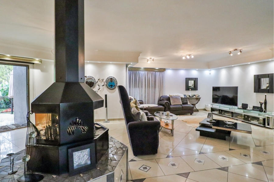 5 Bedroom Property for Sale in Birdwood Estate North West